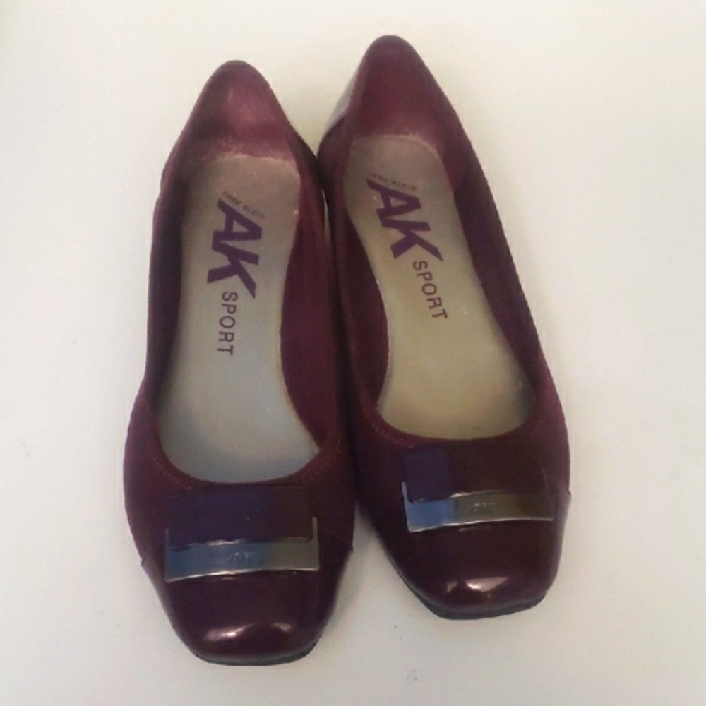 Like new "AK Sport", Anne Klein women's burgundy loafers with insert